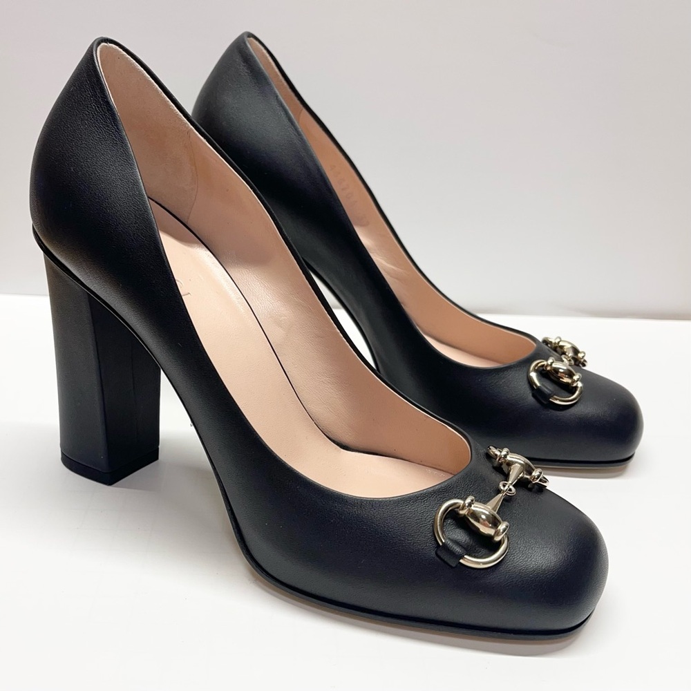 Gucci Black Leather Horsebit Pump (SIZE: EUR 37 / US 7)